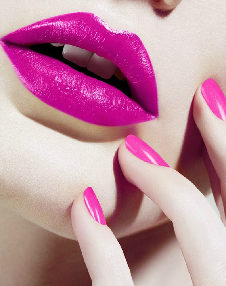 Розовые губы. Красивые губы девушек. Ярко розовые губы. Яркие розовые губы.