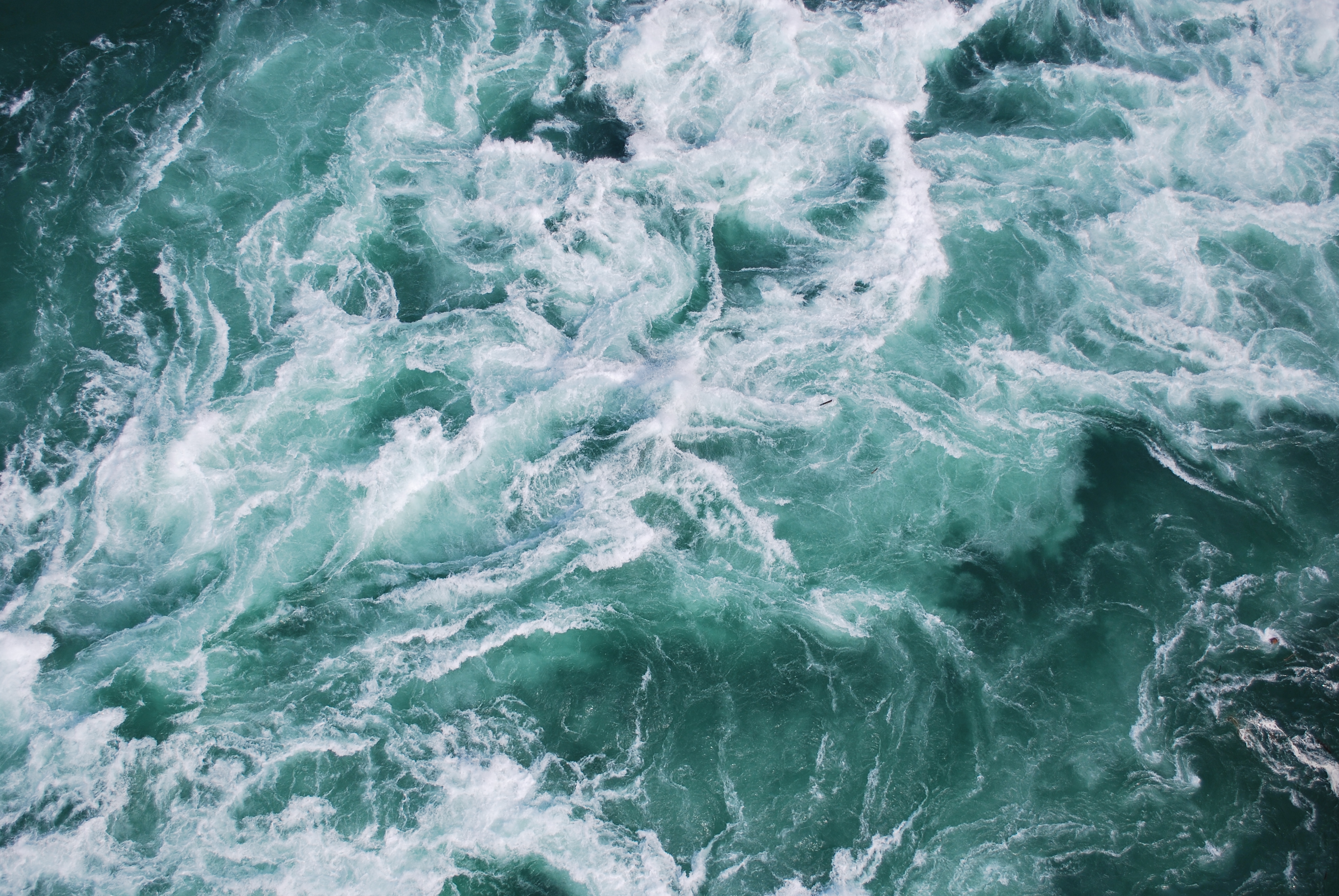 Лишь для тебя моря и океаны. Море волны вода. Фон для твиттера. Море Эстетика. Эстетический фон.