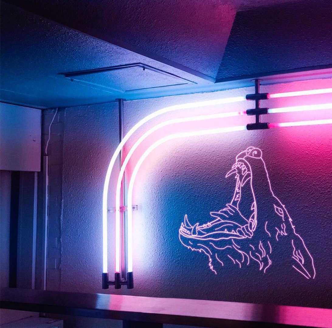 Уф печать уфа neon light ufa. Редоновен неон. Неоновая подсветка. Неоновые лампы в интерьере. Неоновая вывеска.