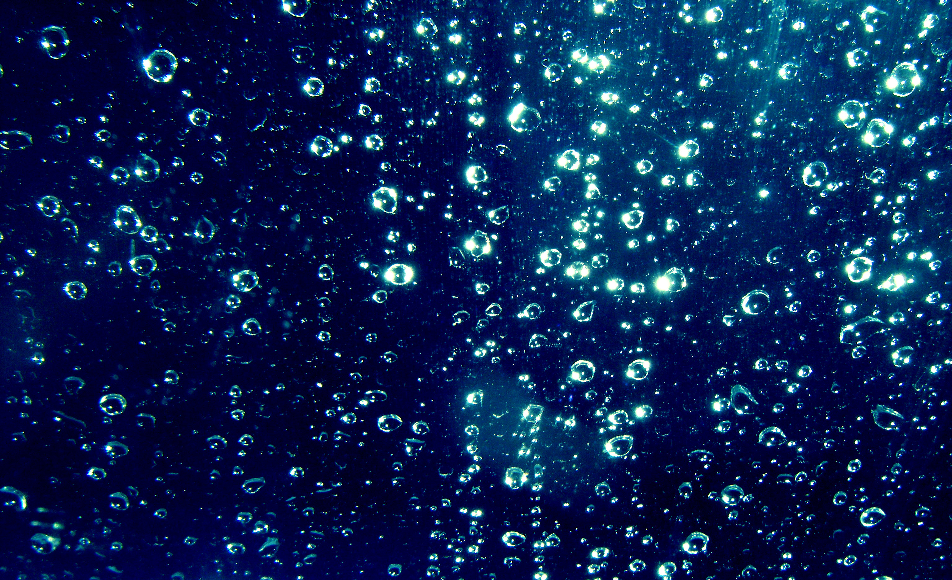 Пузырьки воды на синем фоне без смс