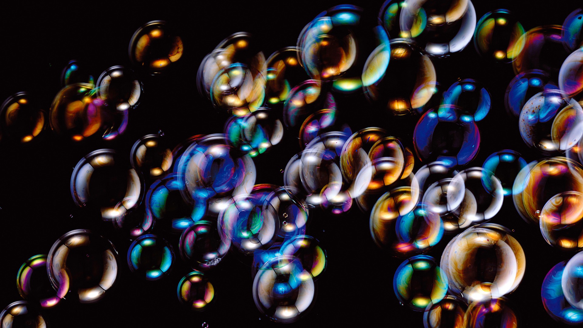 Текстура шаров. Разноцветные мыльные пузыри. Разноцветные пузыри. Обои пузыри. Мыльные пузыри на черном фоне.