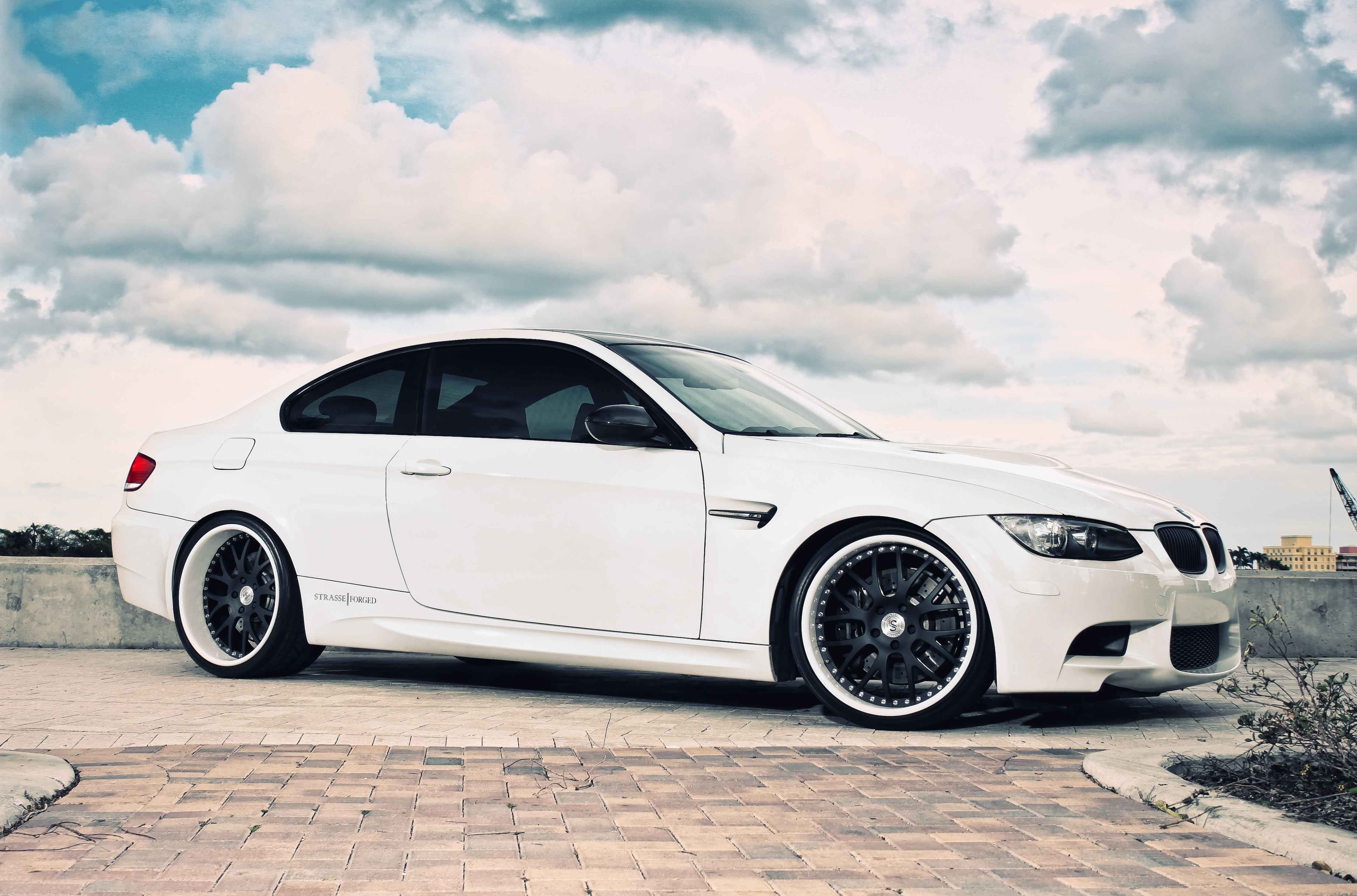 Белый цвет машины фото. BMW m3 e92 White. BMW m3 e92 белая. BMW e92 белая. BMW e92 Coupe белая.