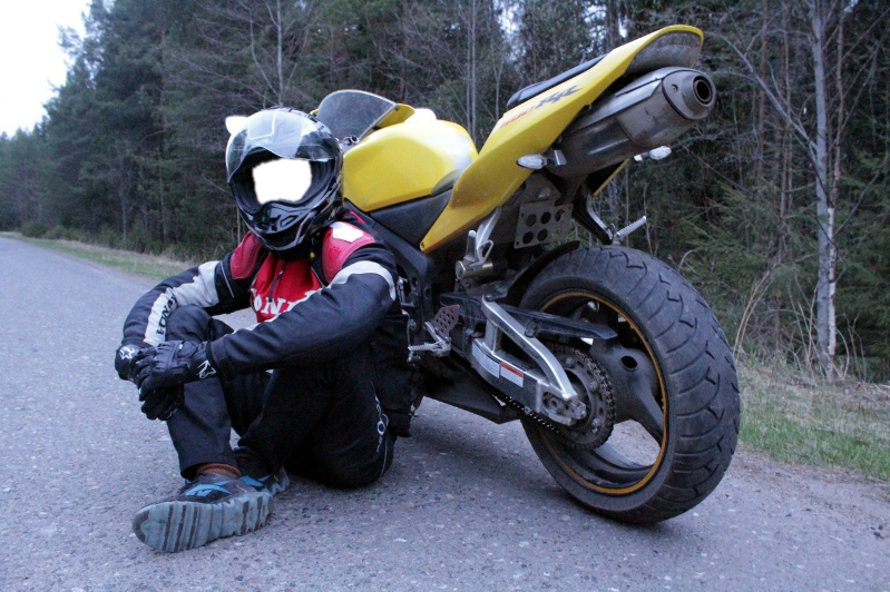 Байкер в шлеме Bandit